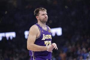 沃西：東契奇今天沒(méi)有粘球&而是讓球動(dòng)起來(lái) 給了隊(duì)友發(fā)揮的機(jī)會(huì)